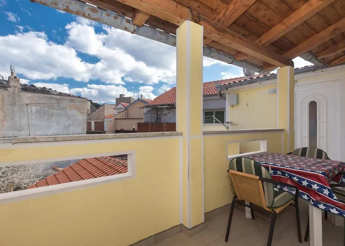 Apartments Darko Near The Sea